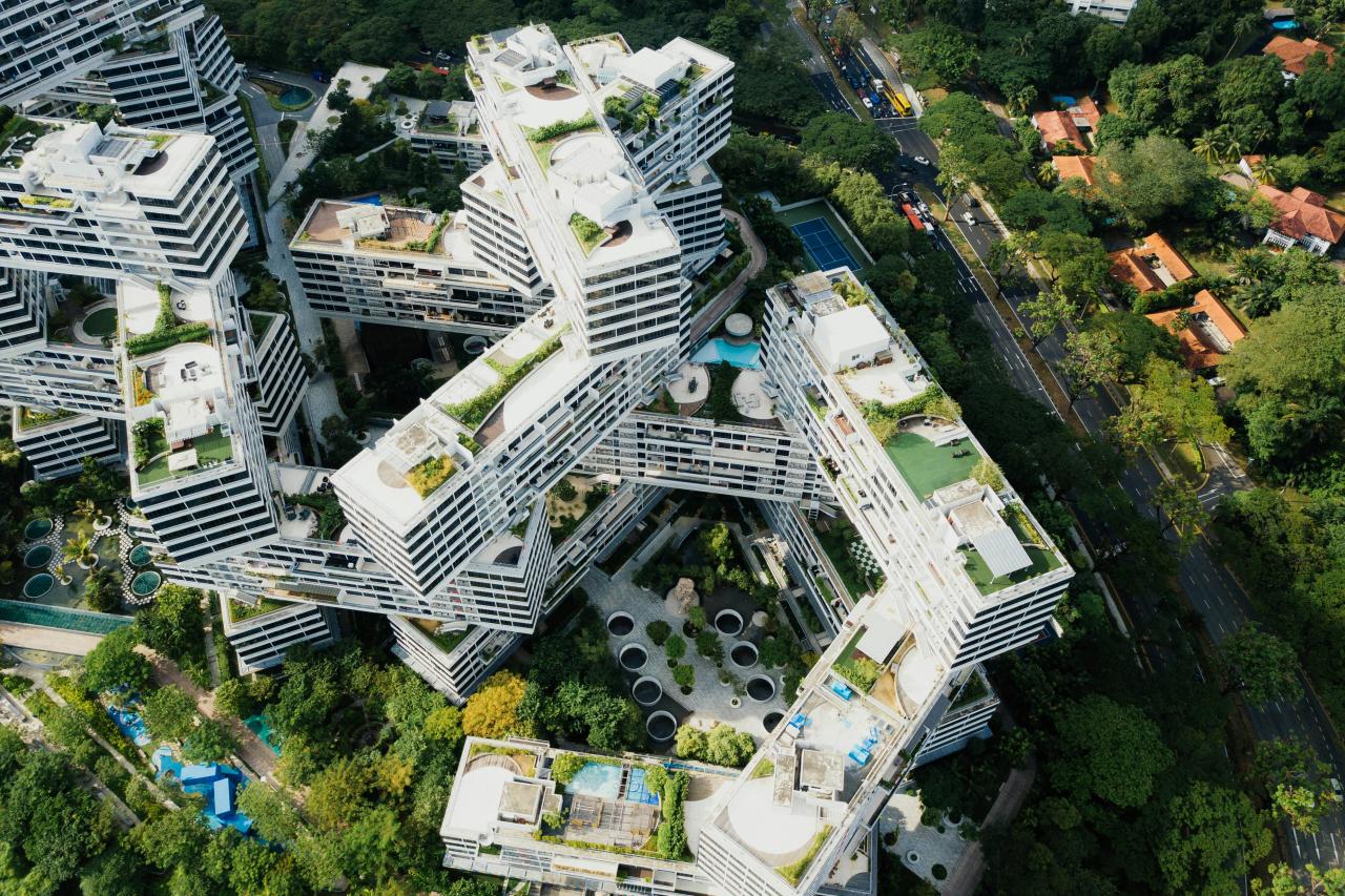 fotografi dari mata burung bangunan beton putih